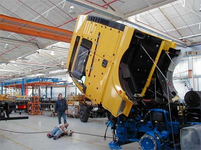 Photogrammetrische Deformationsmessungen am Fahrerhaus unmittelbar in der Fertigung.